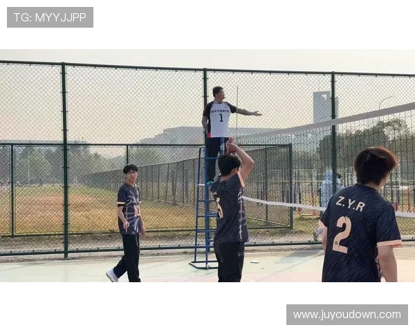 重庆排球队的力量揭秘：排球巨献背后的奋斗与荣耀