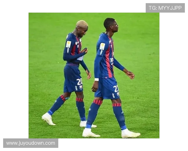 卡昂与伊天的激烈对决展现足球魅力与战术智慧的巅峰较量