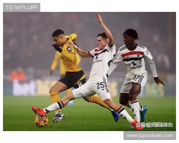 狼队与曼联激战正酣赛果揭晓引发球迷热议