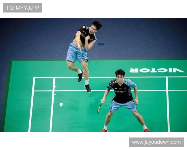 成都羽毛球队与杭州羽毛球队赛后复盘团队协作的精彩瞬间与经验分享