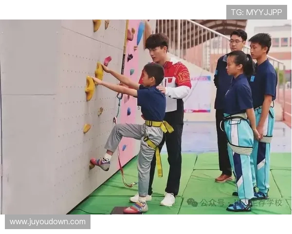 西安攀岩队与杭州攀岩队赛后复盘分析灵活性表现与战术对比 西安攀岩队与杭州攀岩队赛后复盘分析灵活性表现与战术对比