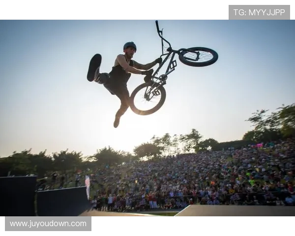 南京与深圳极限运动队赛后复盘分析比赛经验与战术对比
