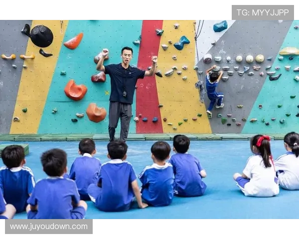 深圳攀岩队在城市马拉松中的拼搏历程与奋斗精神展现